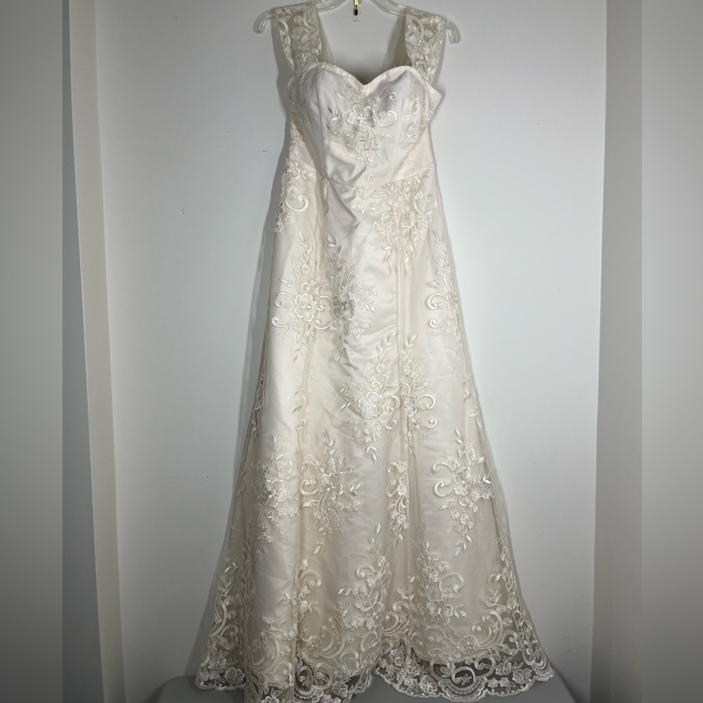 Modcloth Ivory Sleeveless Embroidered Formal Dress Wedding Gown Size Medium